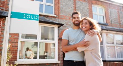 husband and wife buying first home